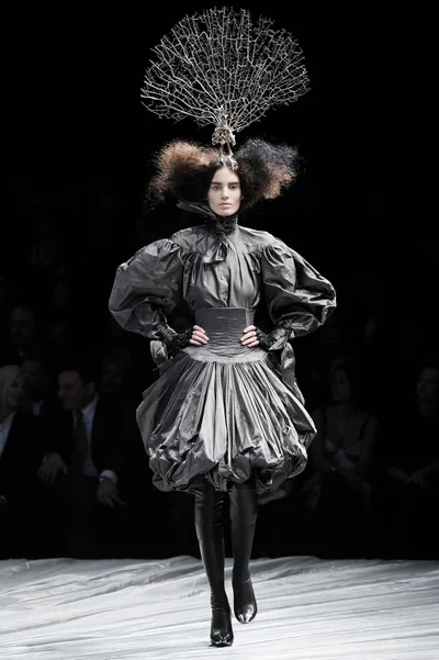 Look 10